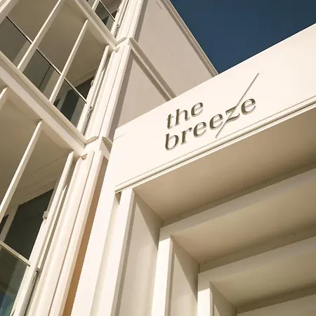 The Breeze Aparthotel 5*