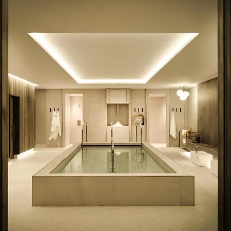 Aparthotel The Breeze 5*