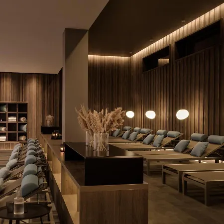 Aparthotel The Breeze 5*