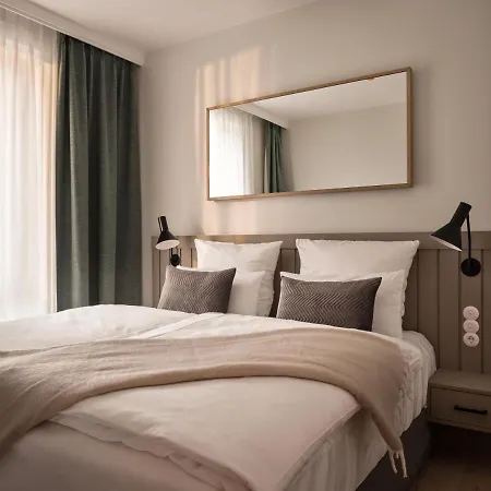 Aparthotel The Breeze 5*