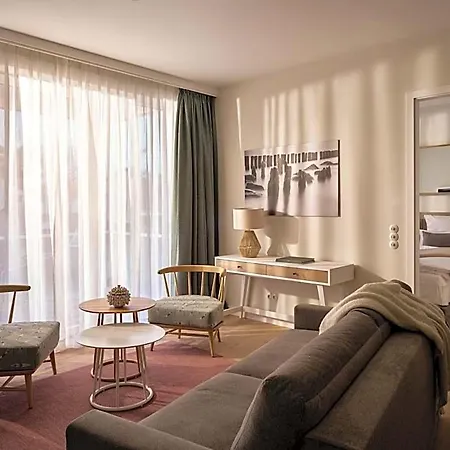 Aparthotel The Breeze 5*